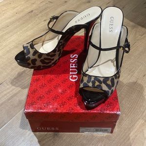 Guess womens happiness platform heel